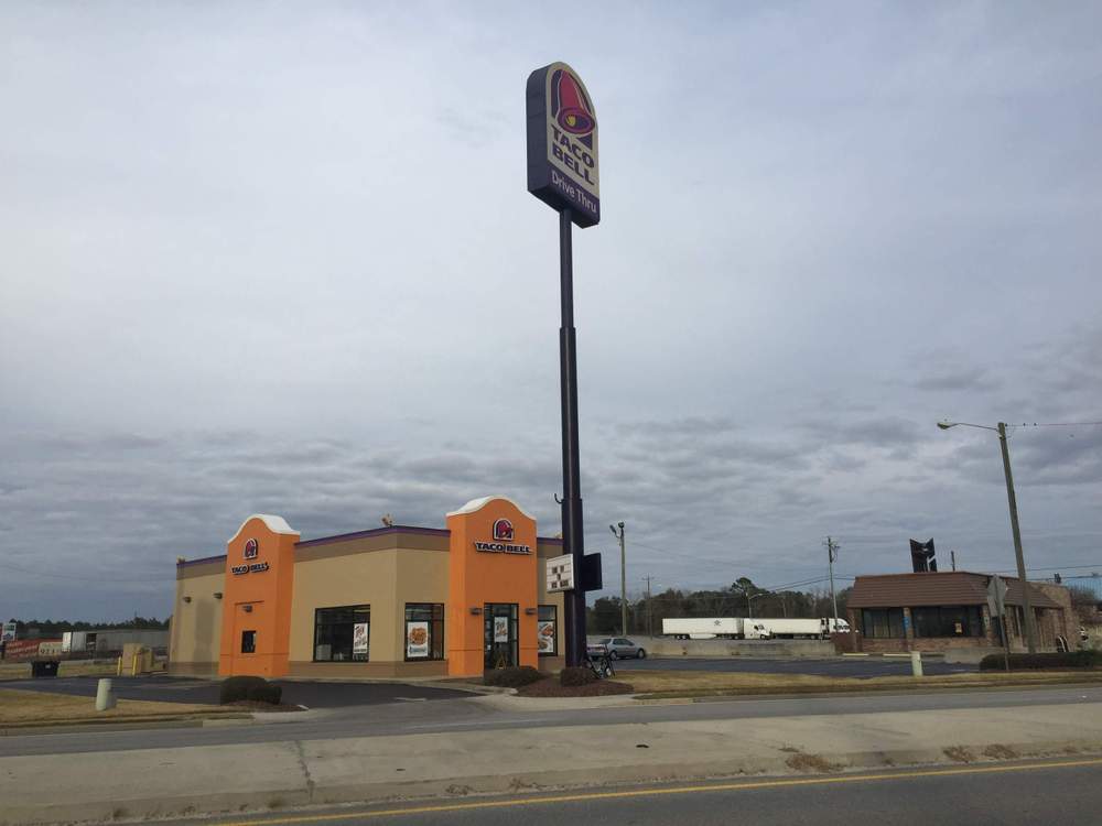 Taco Bell restaurant in Adel, Georgia, where the 1998 murder occurred. Taco Bell restaurant in Adel, Georgia, where the 1998 murder occurred.